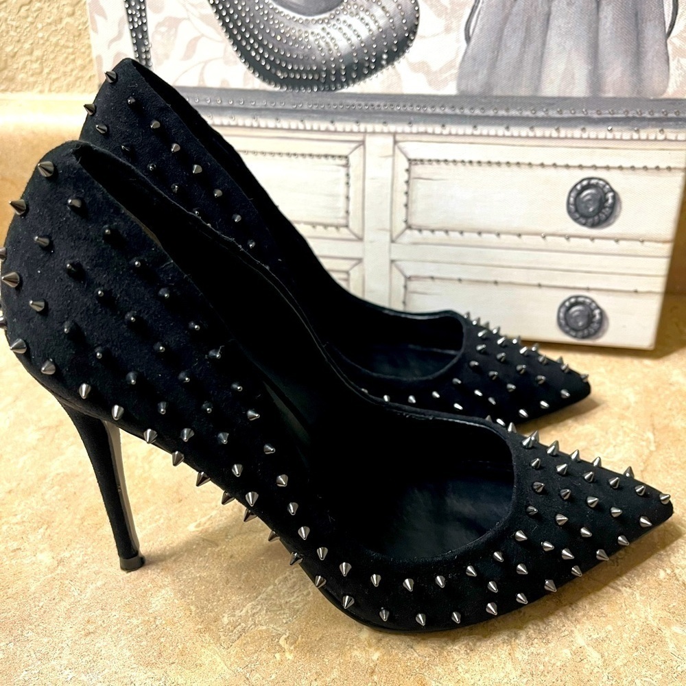 Steve Madden Women’s Daisie Studded Spiked Suede Pointed Toe Size 7.5M, Black - Picture 3 of 13